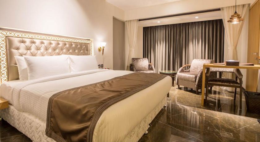 Hotel Peninsula Redpine in Mumbai