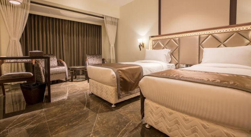 Hotel Peninsula Redpine in Mumbai