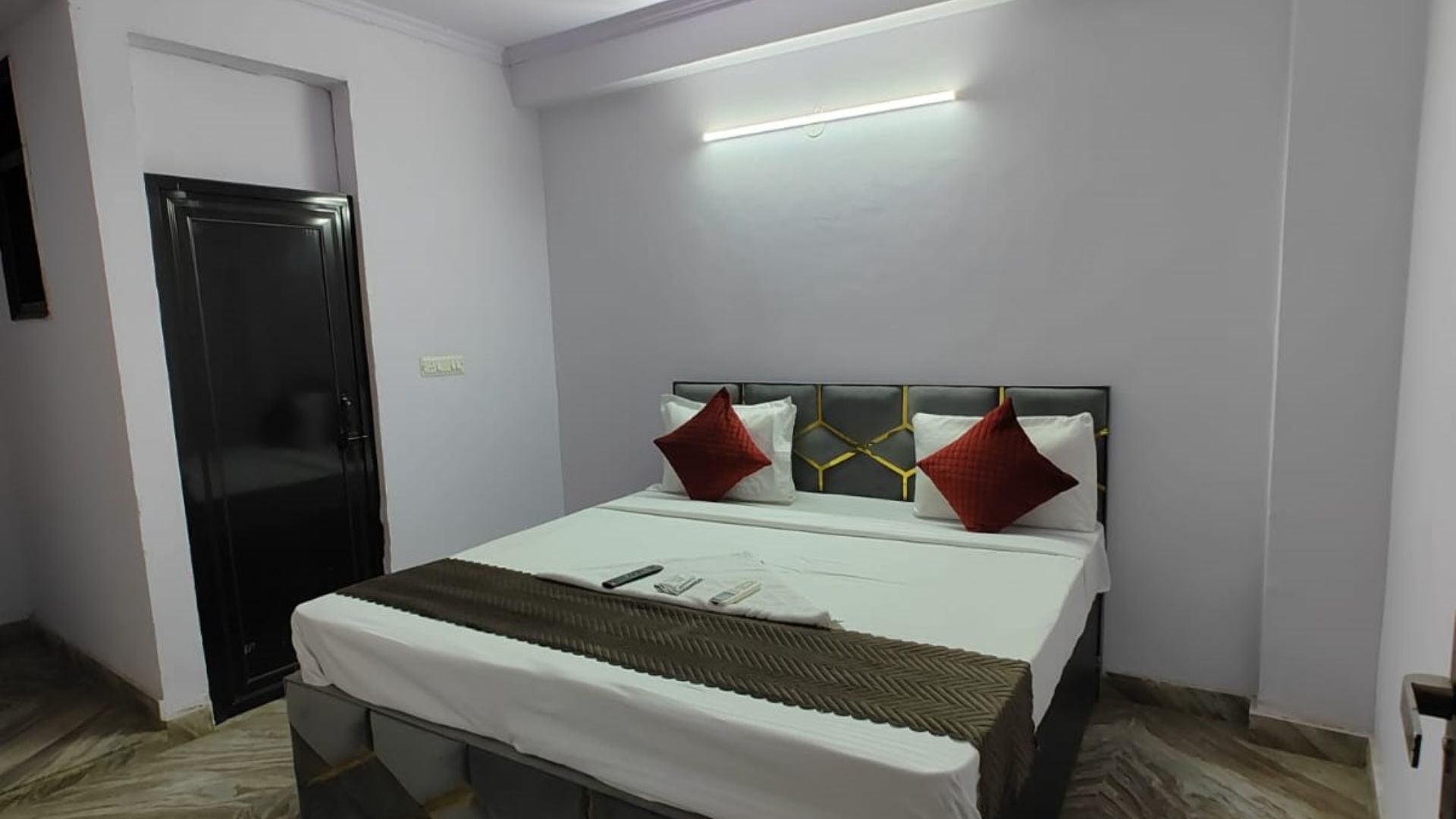 Hotel Diamond Residency in Delhi