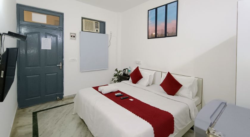 Hotel Hauz Khas Fort View in Delhi