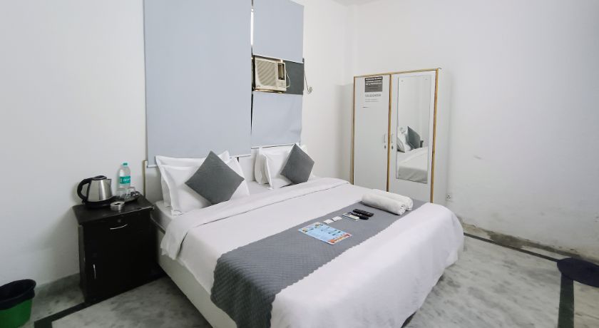 Hotel Hauz Khas Fort View in Delhi