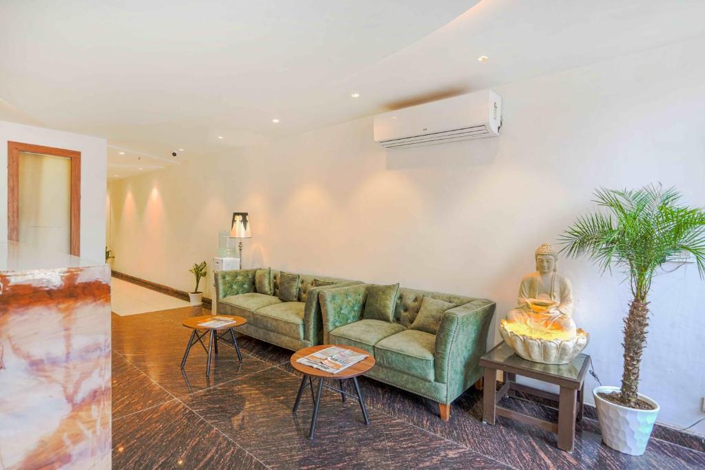 Hotel Paris in Zirakpur