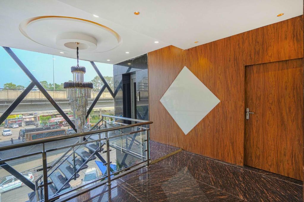 Hotel Paris in Zirakpur