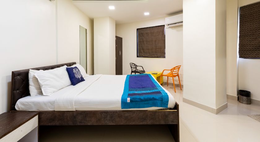 Hotel Girgaon Palace in Mumbai