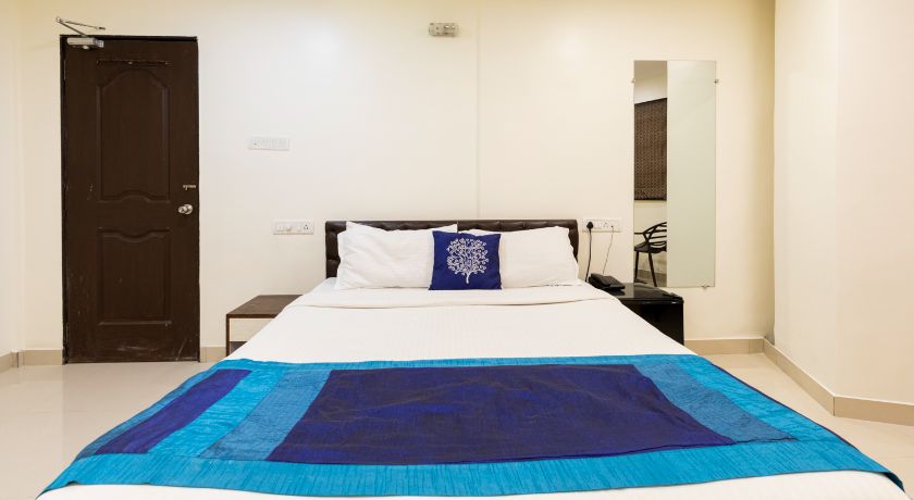 Hotel Girgaon Palace in Mumbai