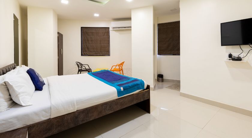 Hotel Girgaon Palace in Mumbai