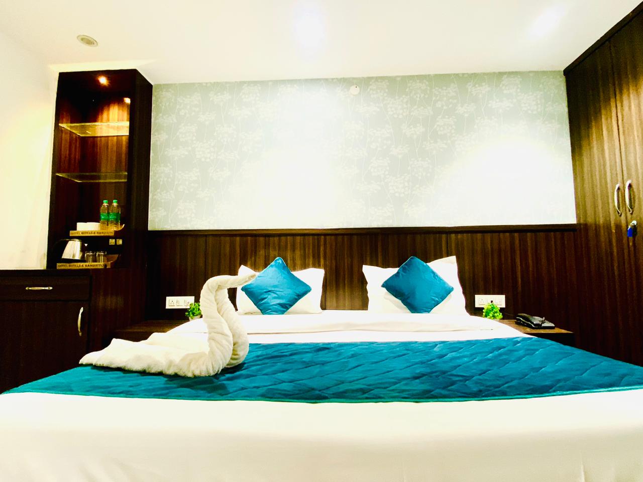 Qotel Rajouri Garden in Delhi