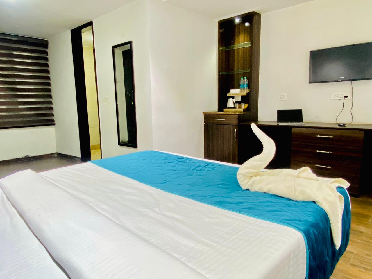 Qotel Rajouri Garden in Delhi