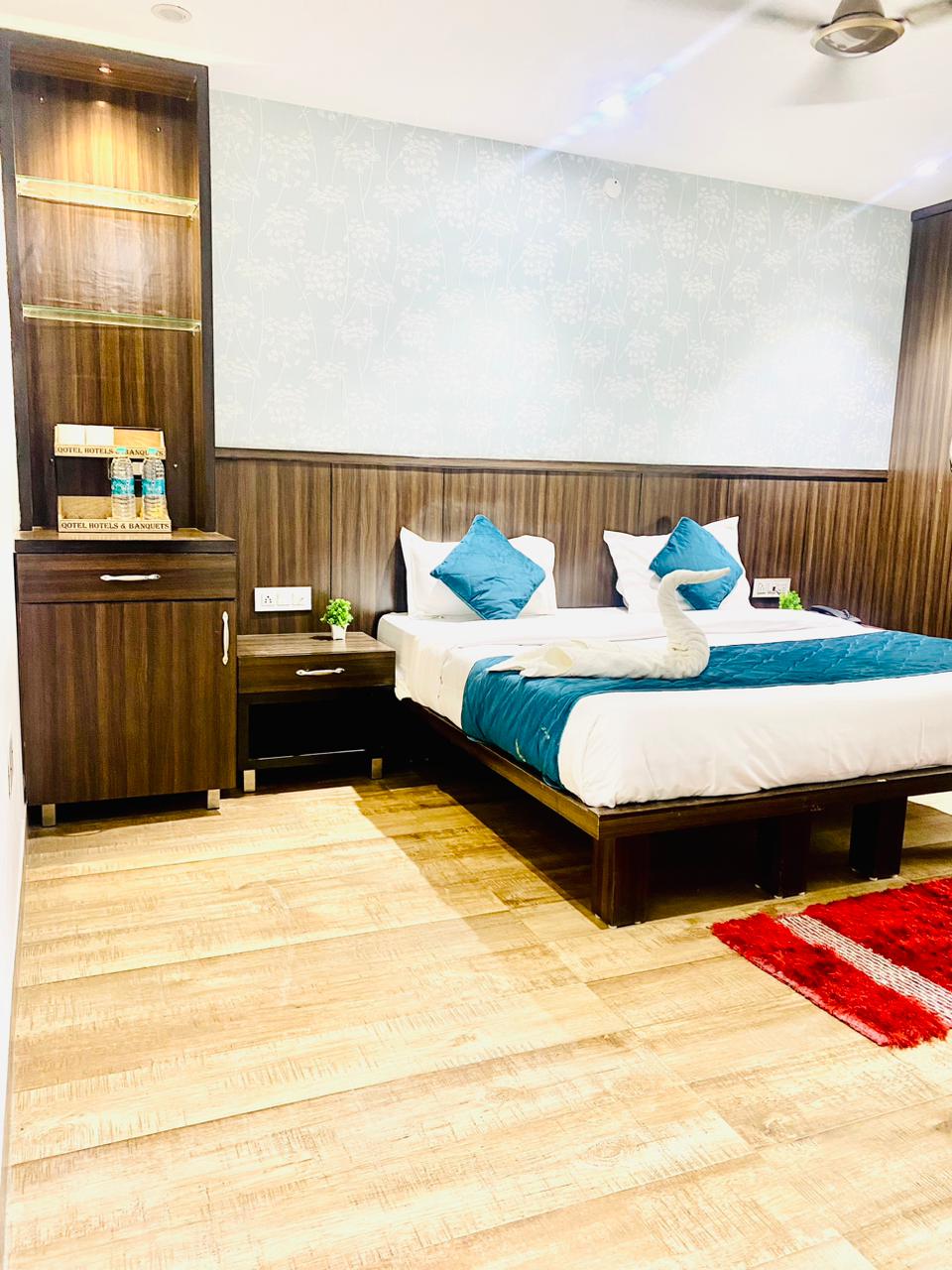 Qotel Rajouri Garden in Delhi