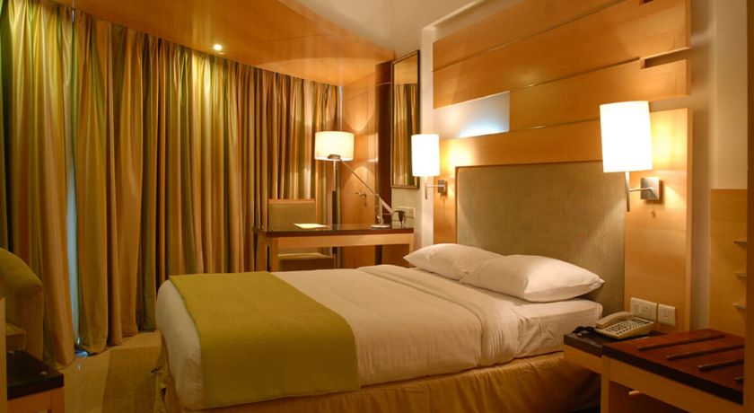 Hotel Peninsula Grand in Mumbai