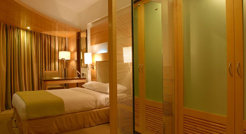 Hotel Peninsula Grand in Mumbai