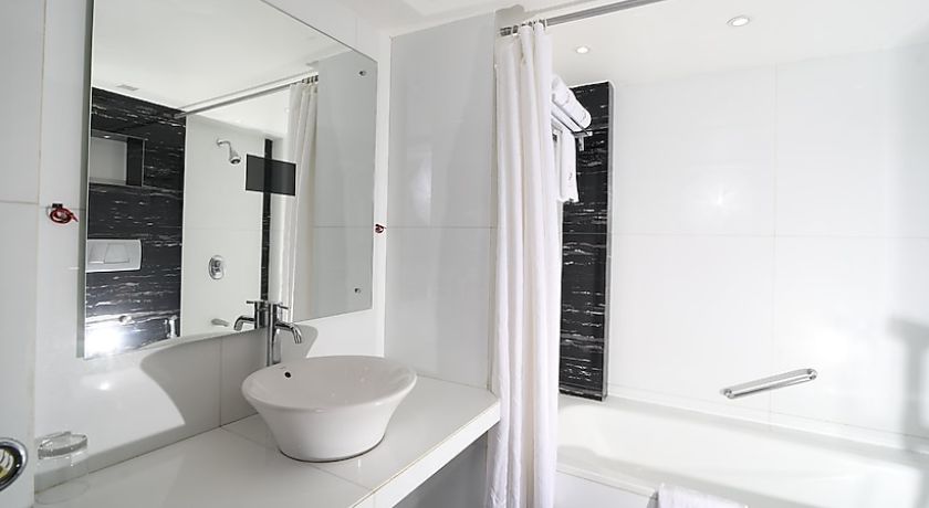 Hotel Peninsula Grand in Mumbai