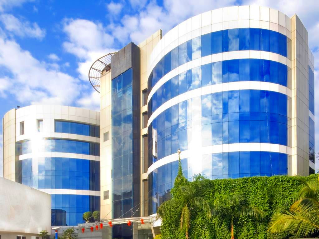 Hotel Peninsula Grand in Mumbai