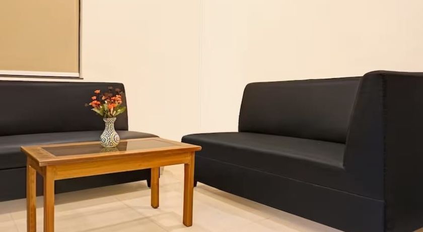 Hotel The Crown Inn in Pune