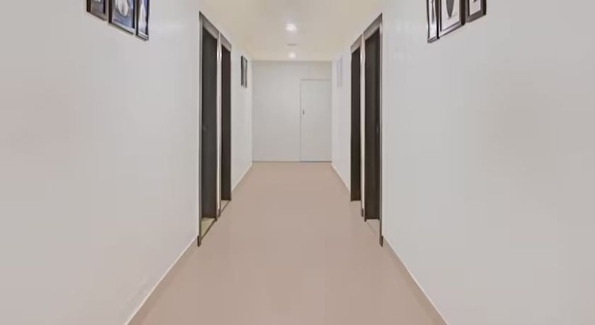 Hotel The Crown Inn in Pune