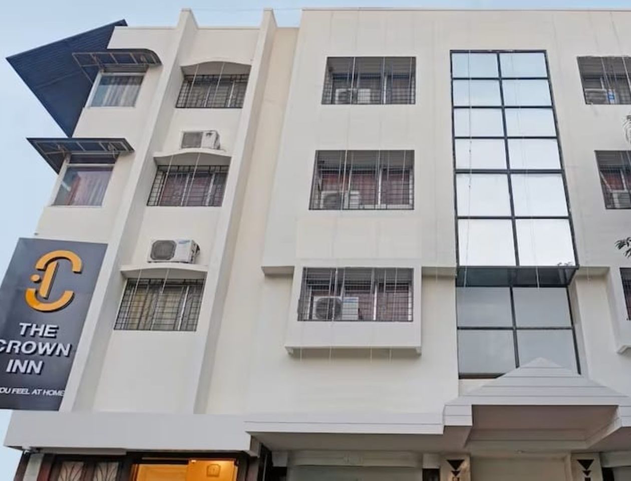 Hotel The Crown Inn in Pune