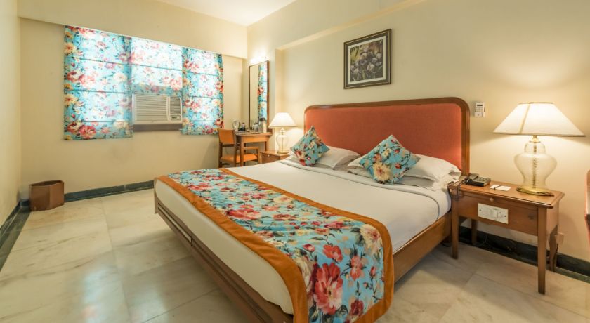 Hotel Parle International in Mumbai