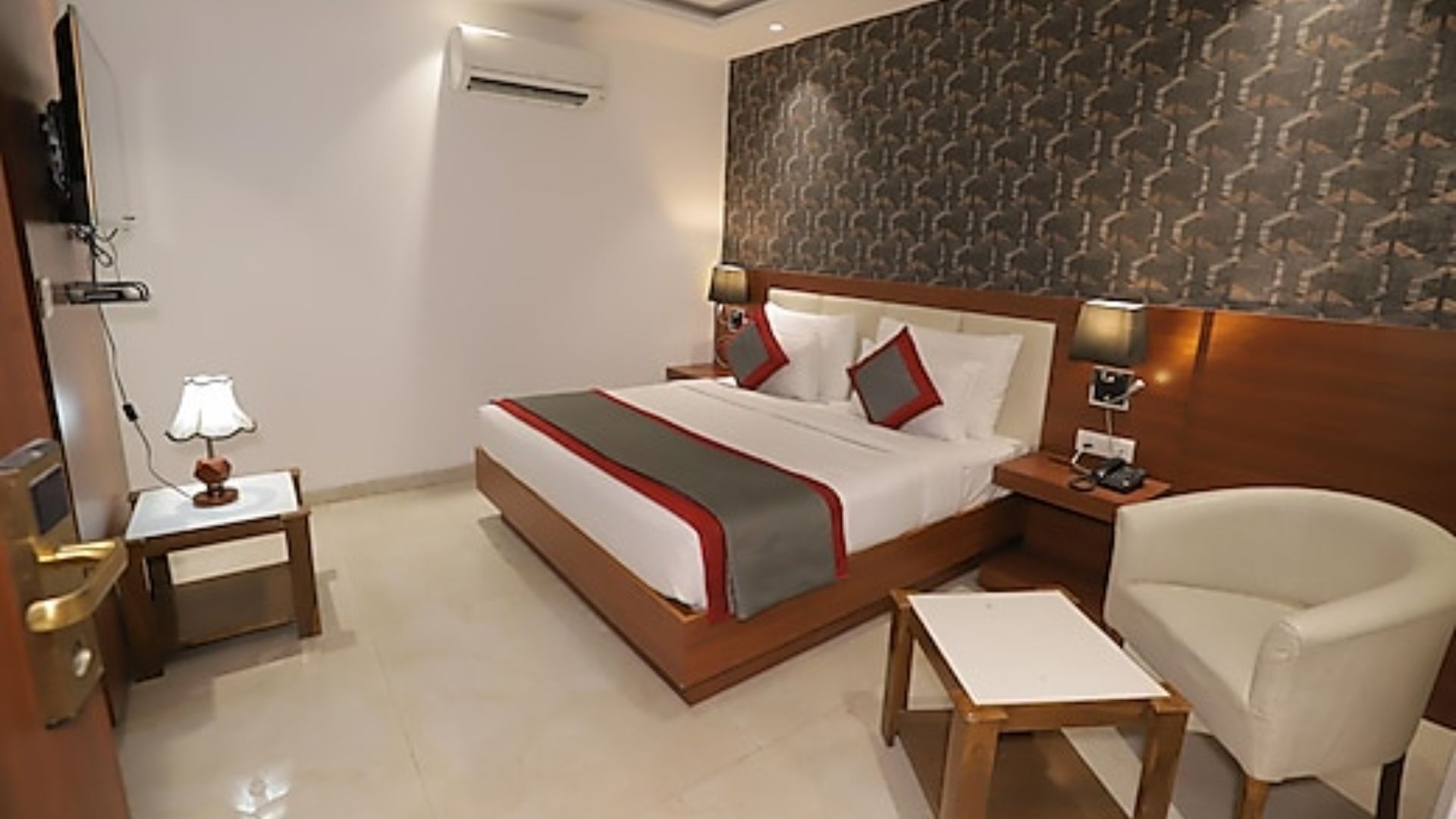 Hotel Skye Suites in Delhi