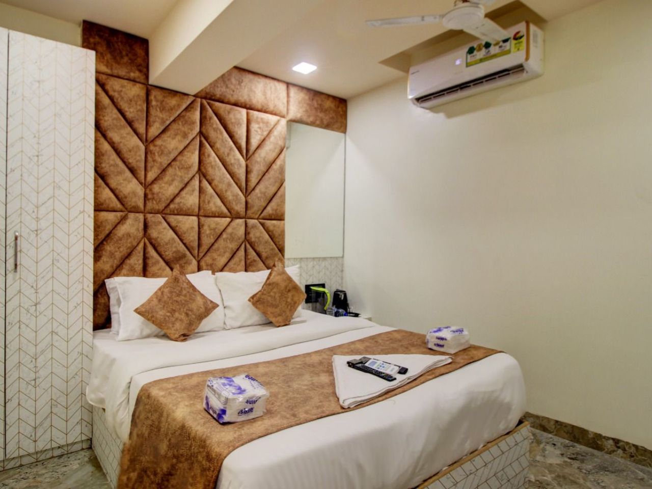 Hotel Versova Inn in Mumbai