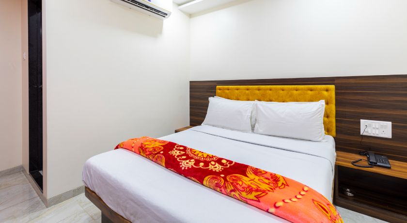 Hotel  Samrat Palace  in Mumbai