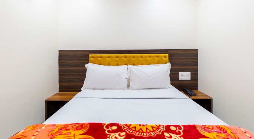 Hotel  Samrat Palace  in Mumbai