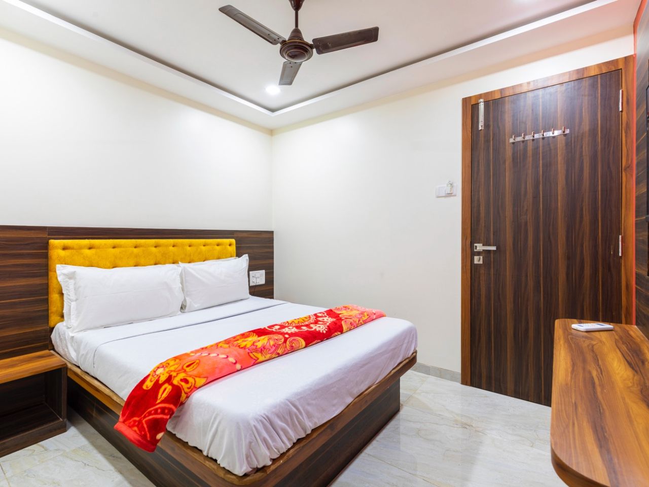 Hotel  Samrat Palace  in Mumbai