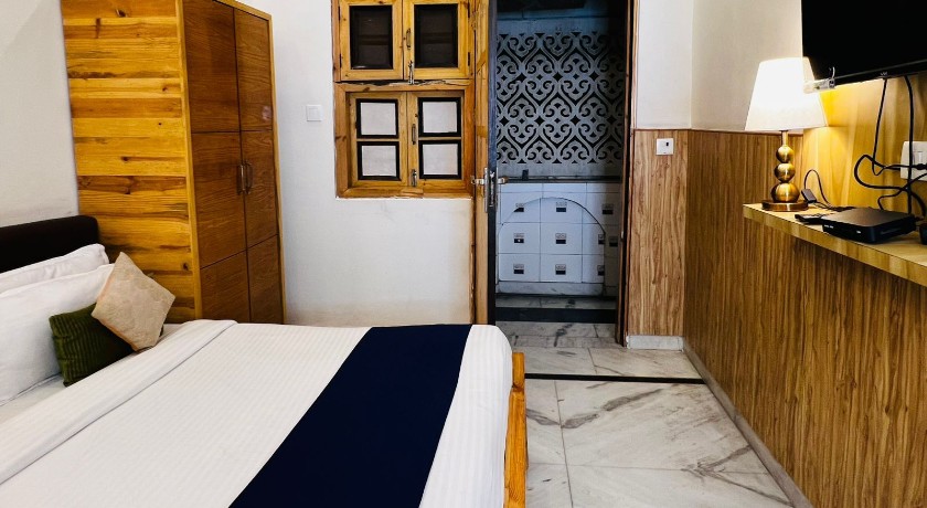 Hotel Divine Inn in Delhi