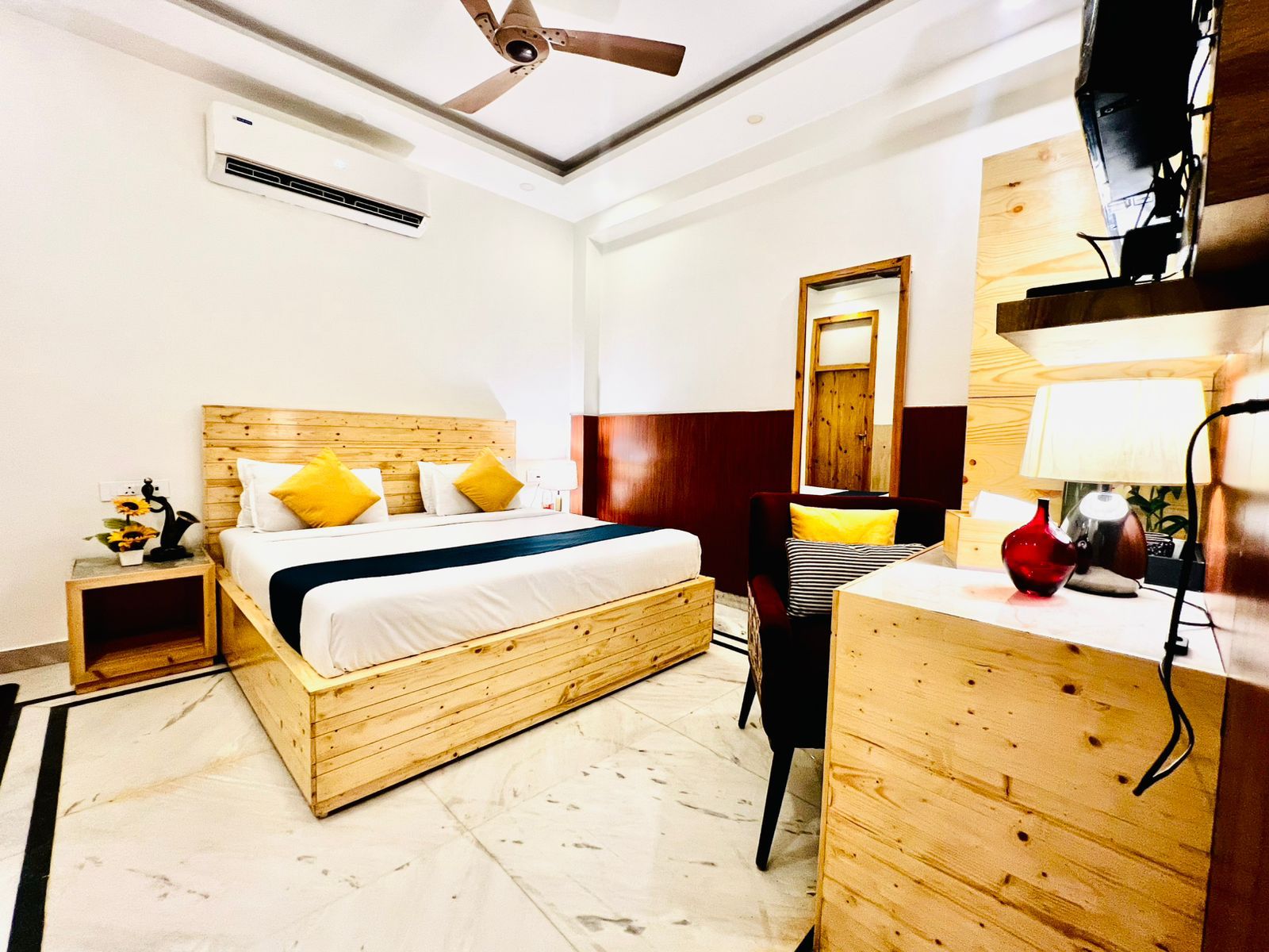 Hotel Divine Inn in Delhi