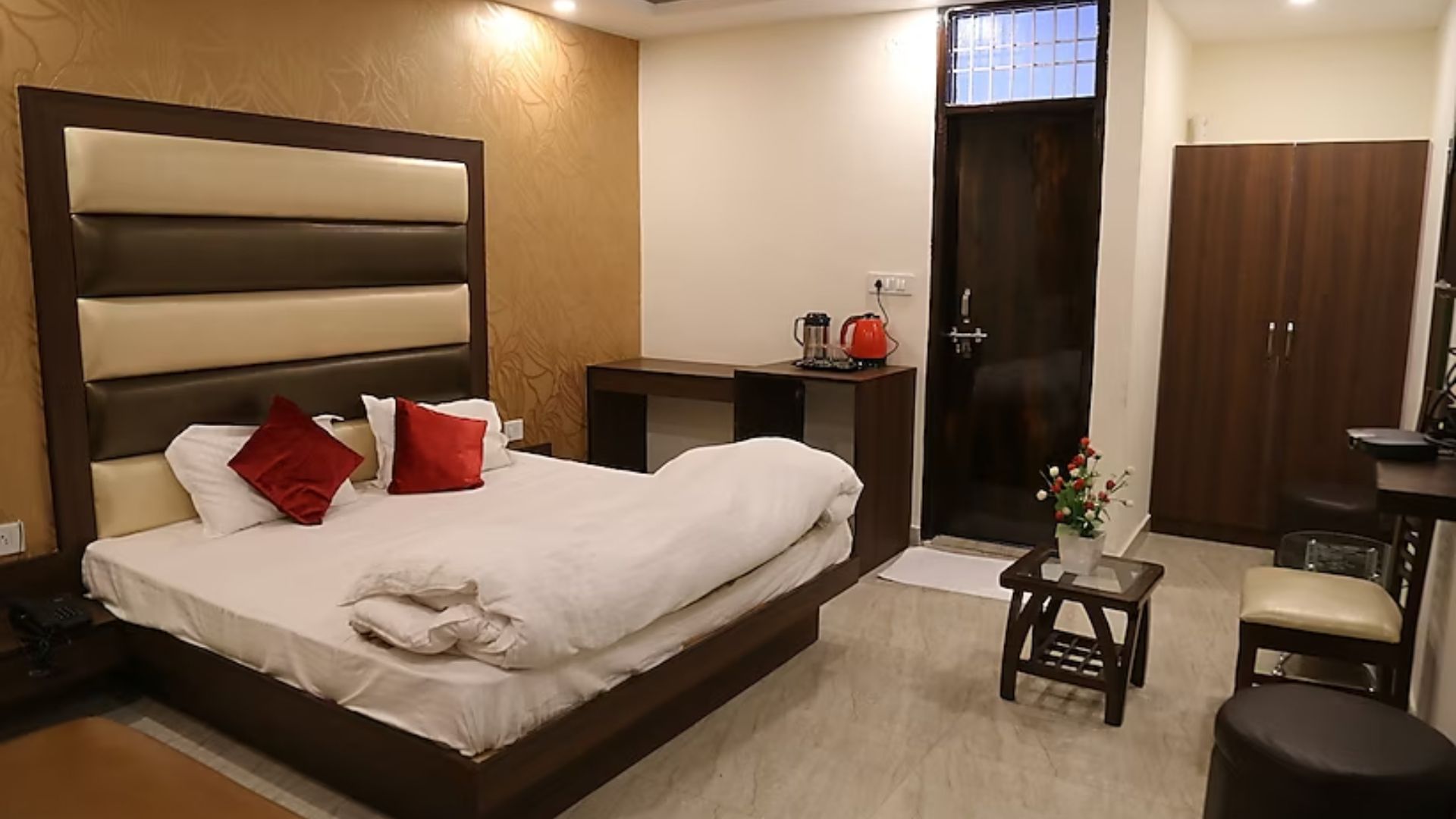 Mona Regency Hotel And Banquet in Delhi