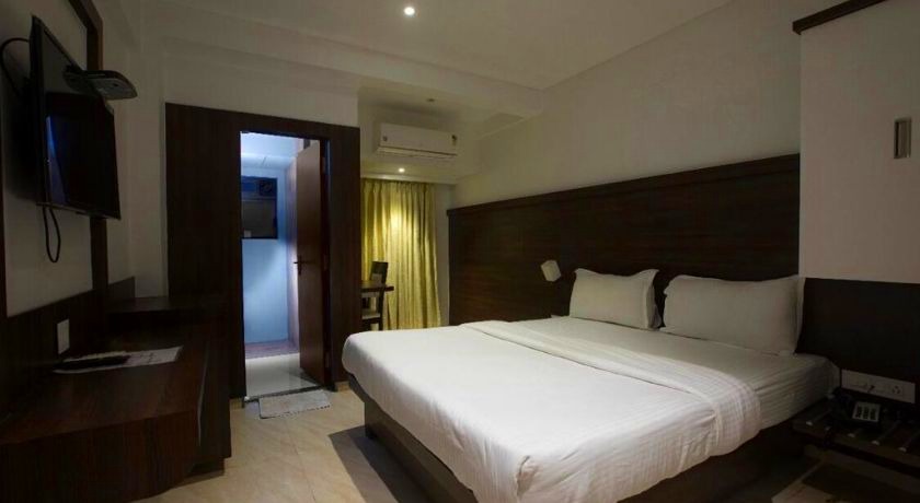Gold Crest Business Hotel in Navi Mumbai