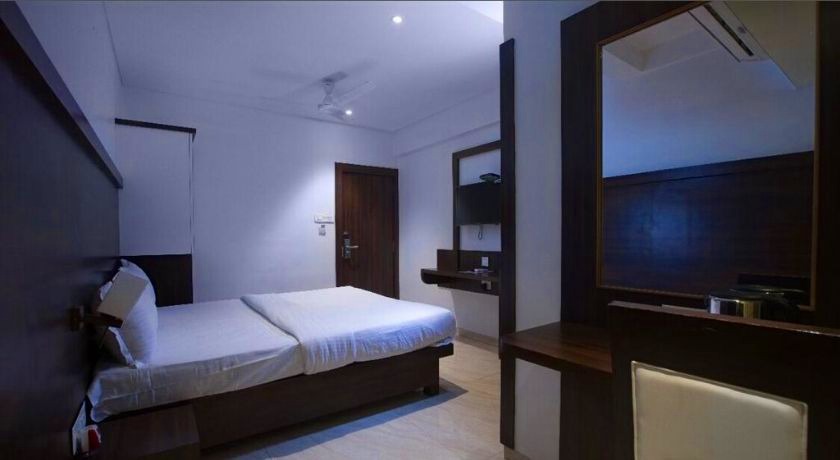 Gold Crest Business Hotel in Navi Mumbai