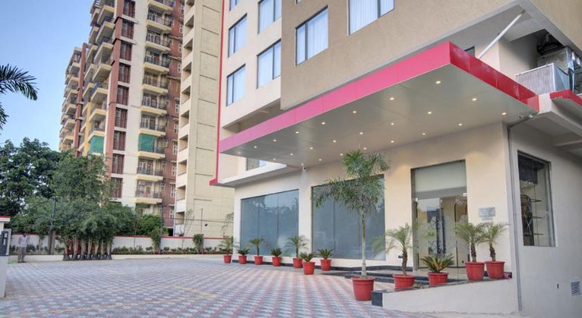 7 Apple Hotel Pratap Nagar Jaipur in Jaipur