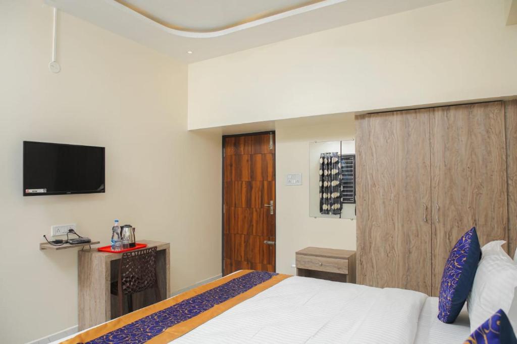 Red Stone Service Apartment in Chennai