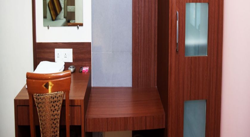 Hotel Indiana Inn in Navi Mumbai