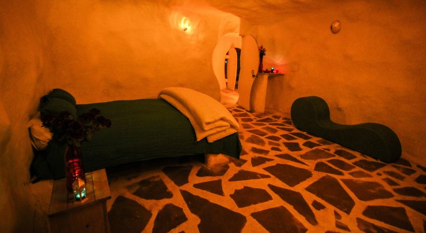 The King Cave By Craftels in Delhi