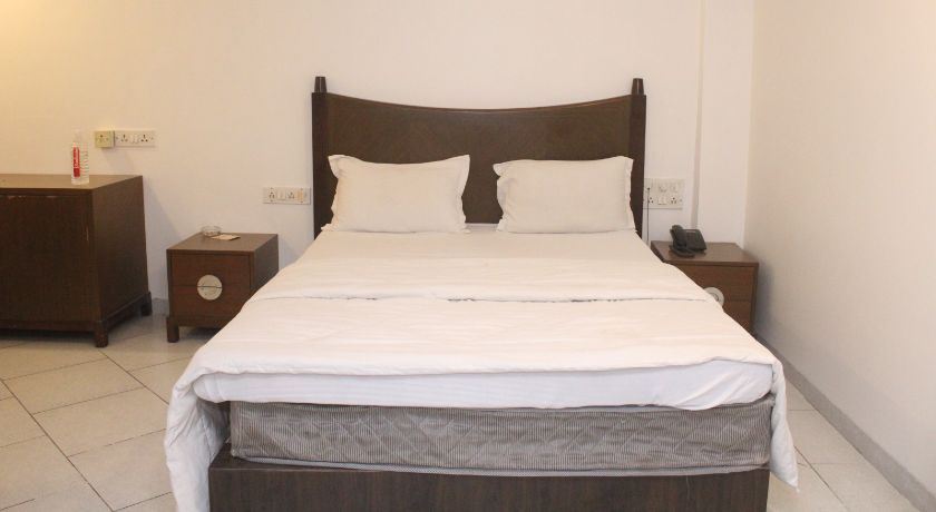 Hotel Western Court in Boisar