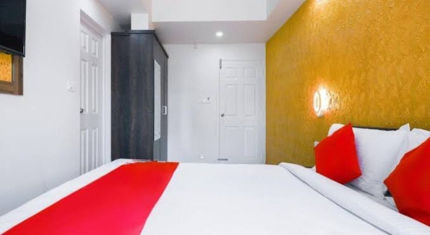 Hotel Feathers in Kochi