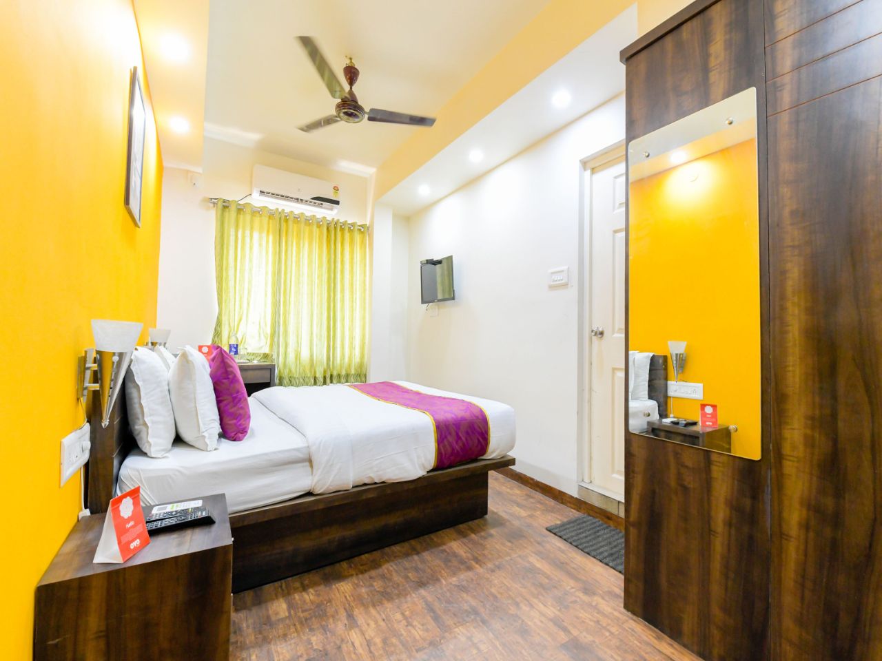 Hotel Feathers in Kochi