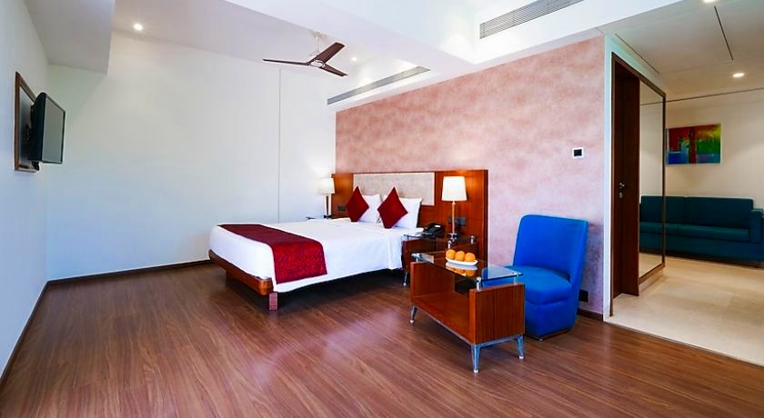 7 Apple Hotel - Viman Nagar in Pune