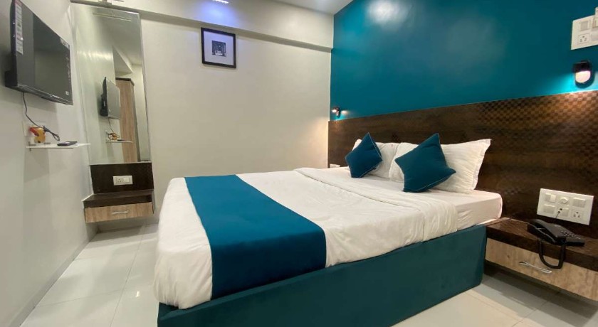 Hotel Bindra Elite in Mumbai