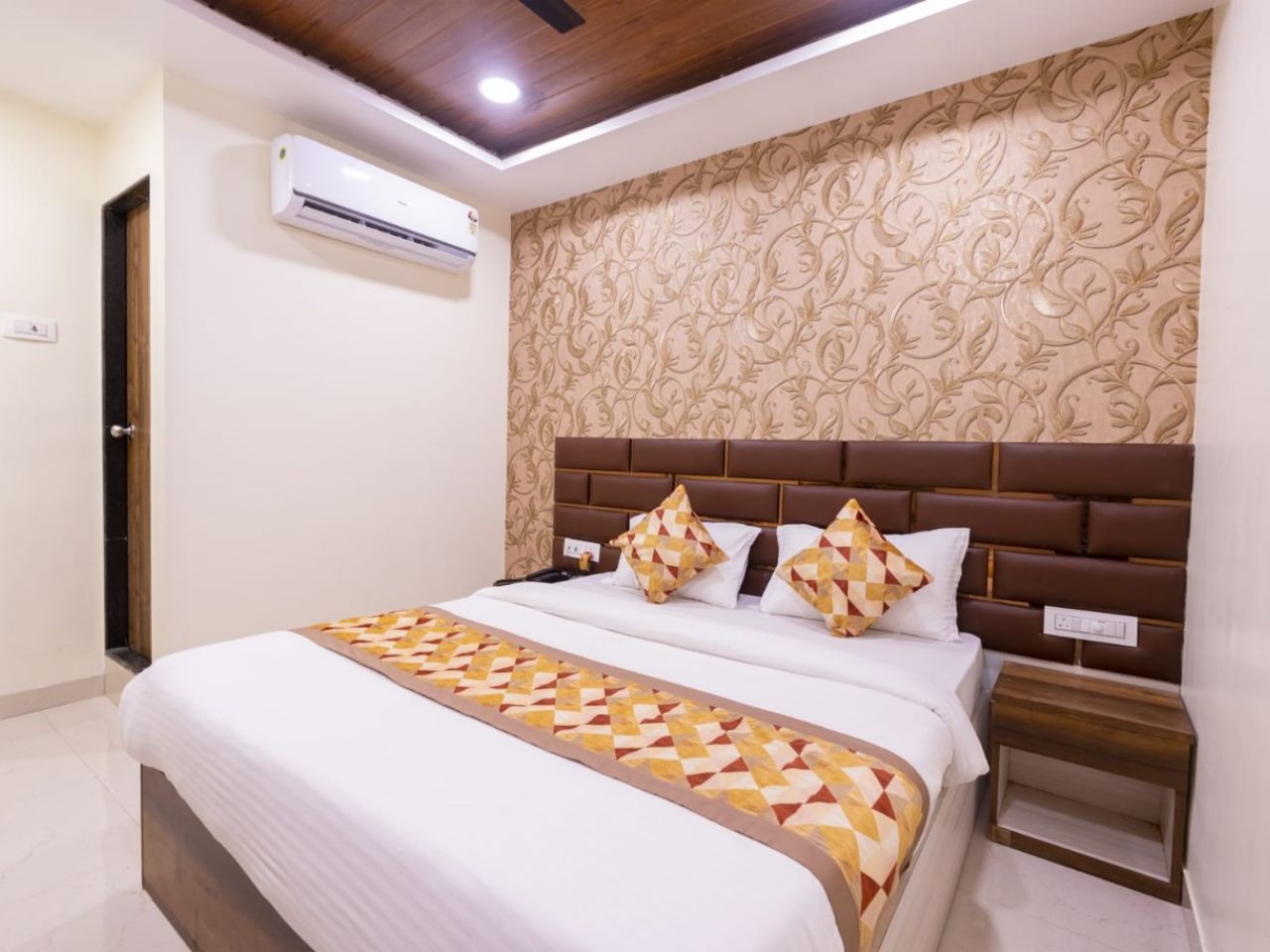 Hotel Regal Palace in Mumbai