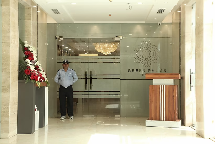 Green Palms Hotel in Delhi