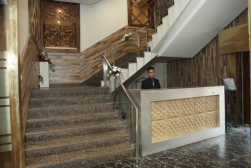 Green Palms Hotel in Delhi