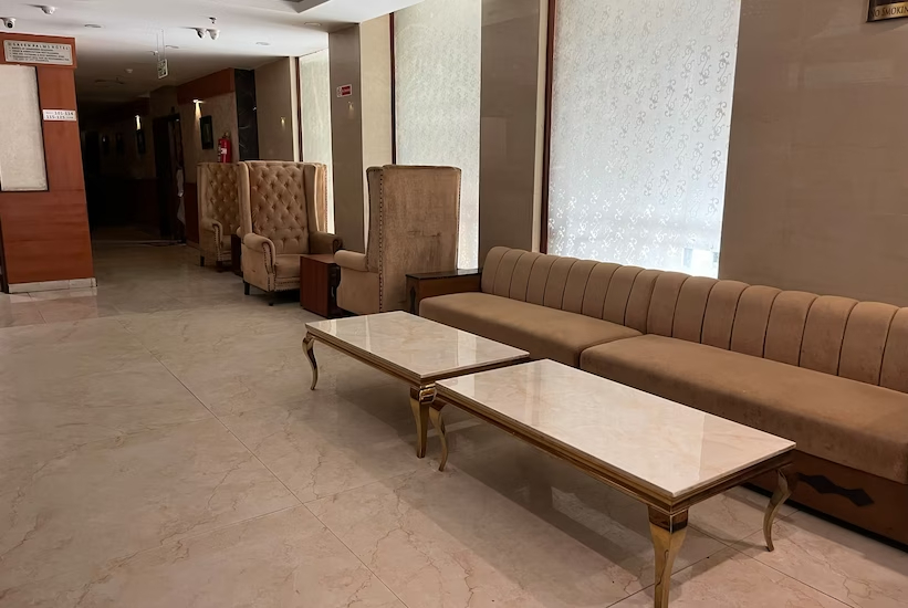 Green Palms Hotel in Delhi