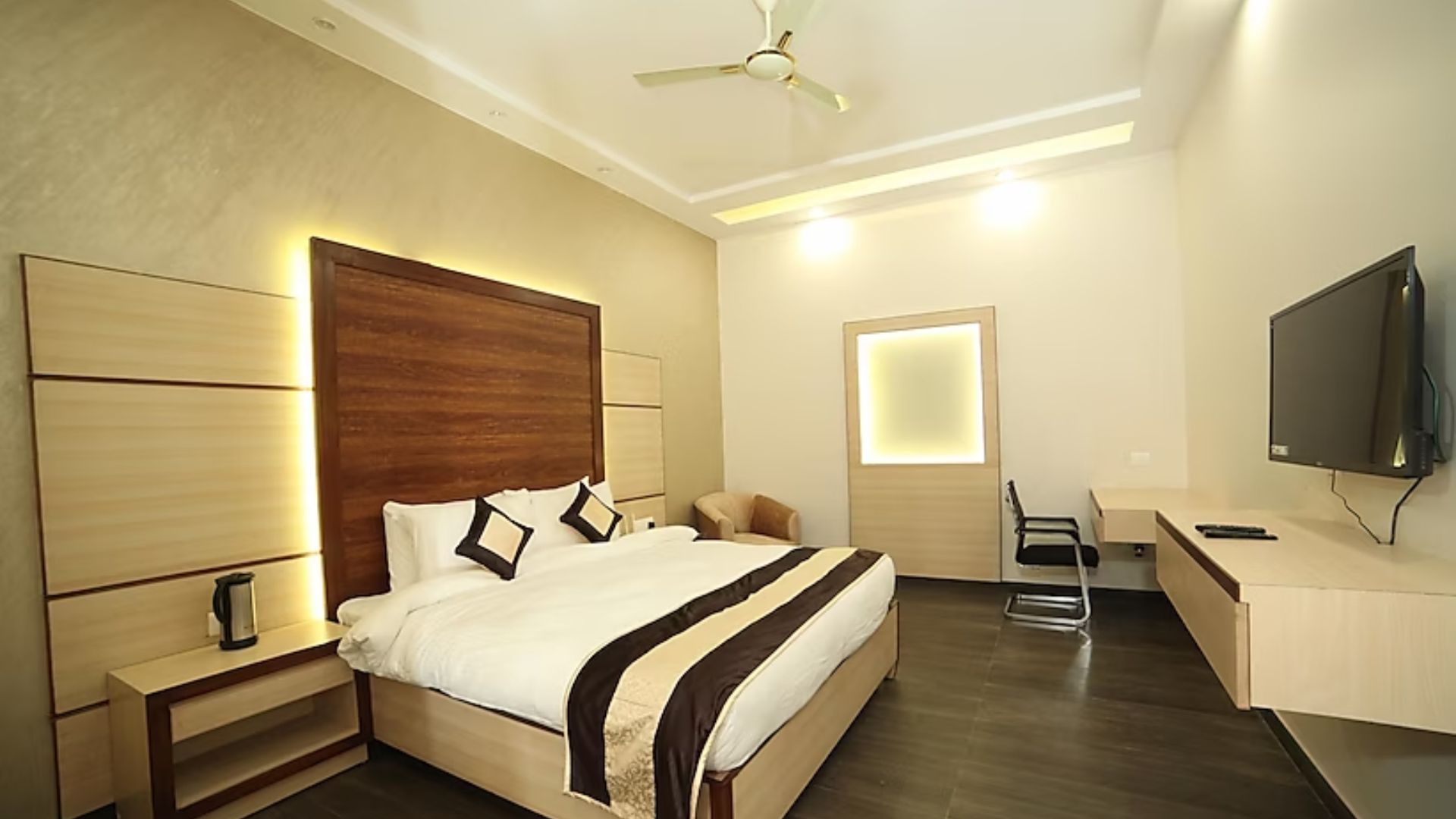 Green Palms Hotel in Delhi