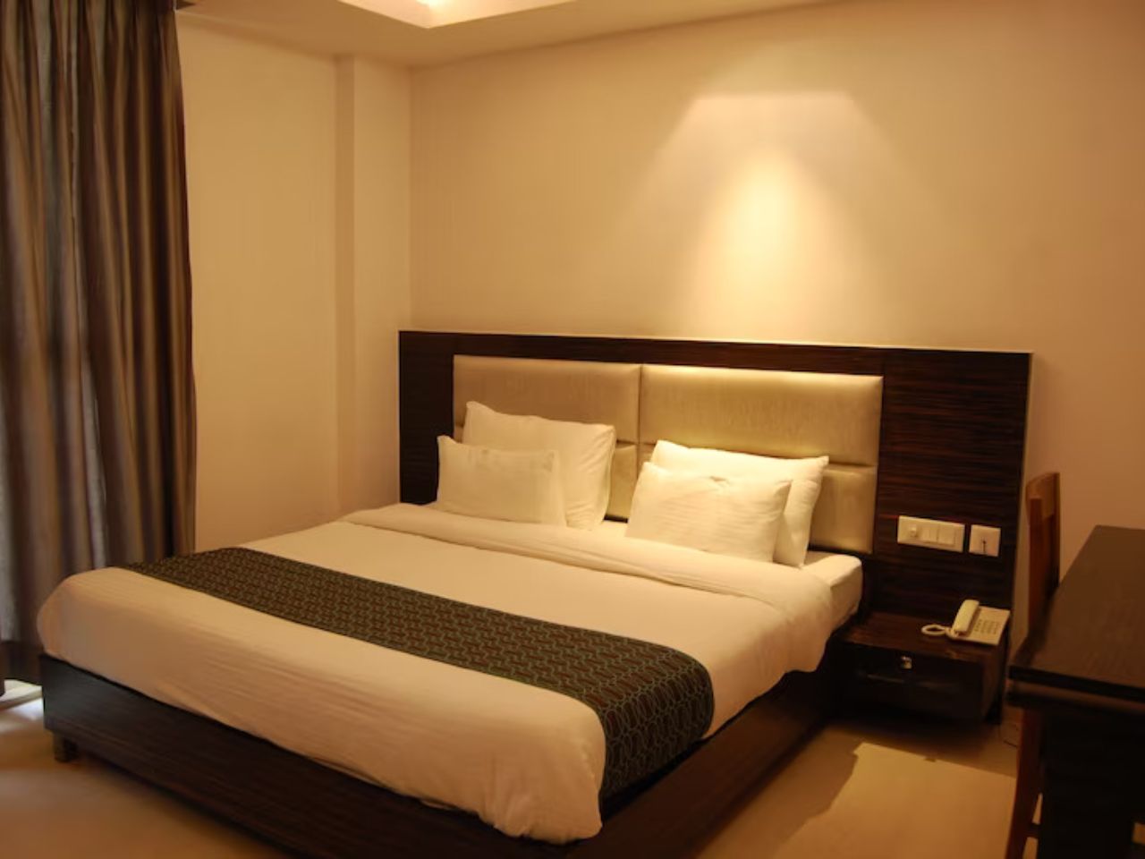 Hotel The Galleria Residency in Gurgaon