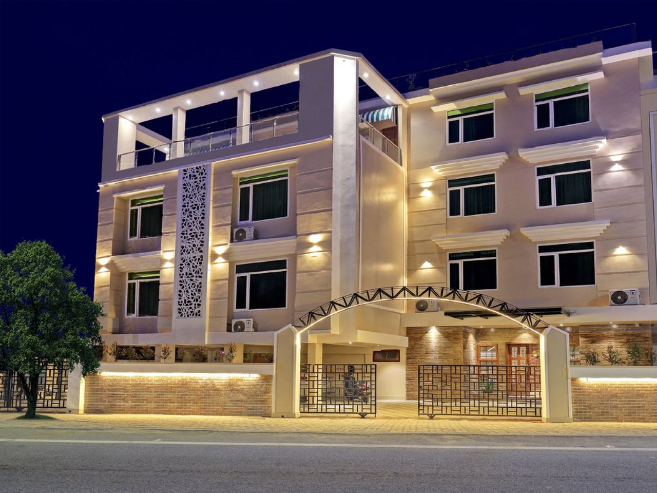 Hotel Parnil Residency in Guwahati