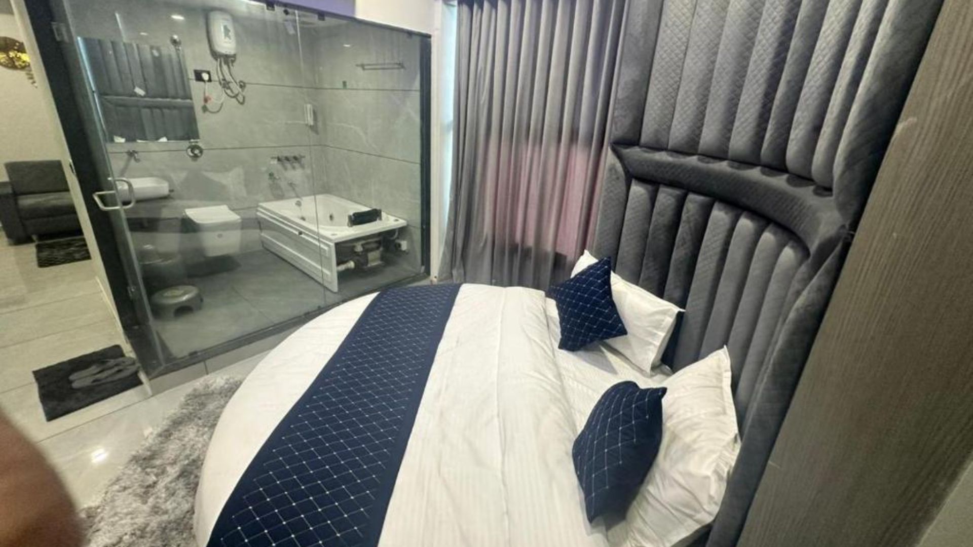 Hotel Asiana Sky in Ahmedabad