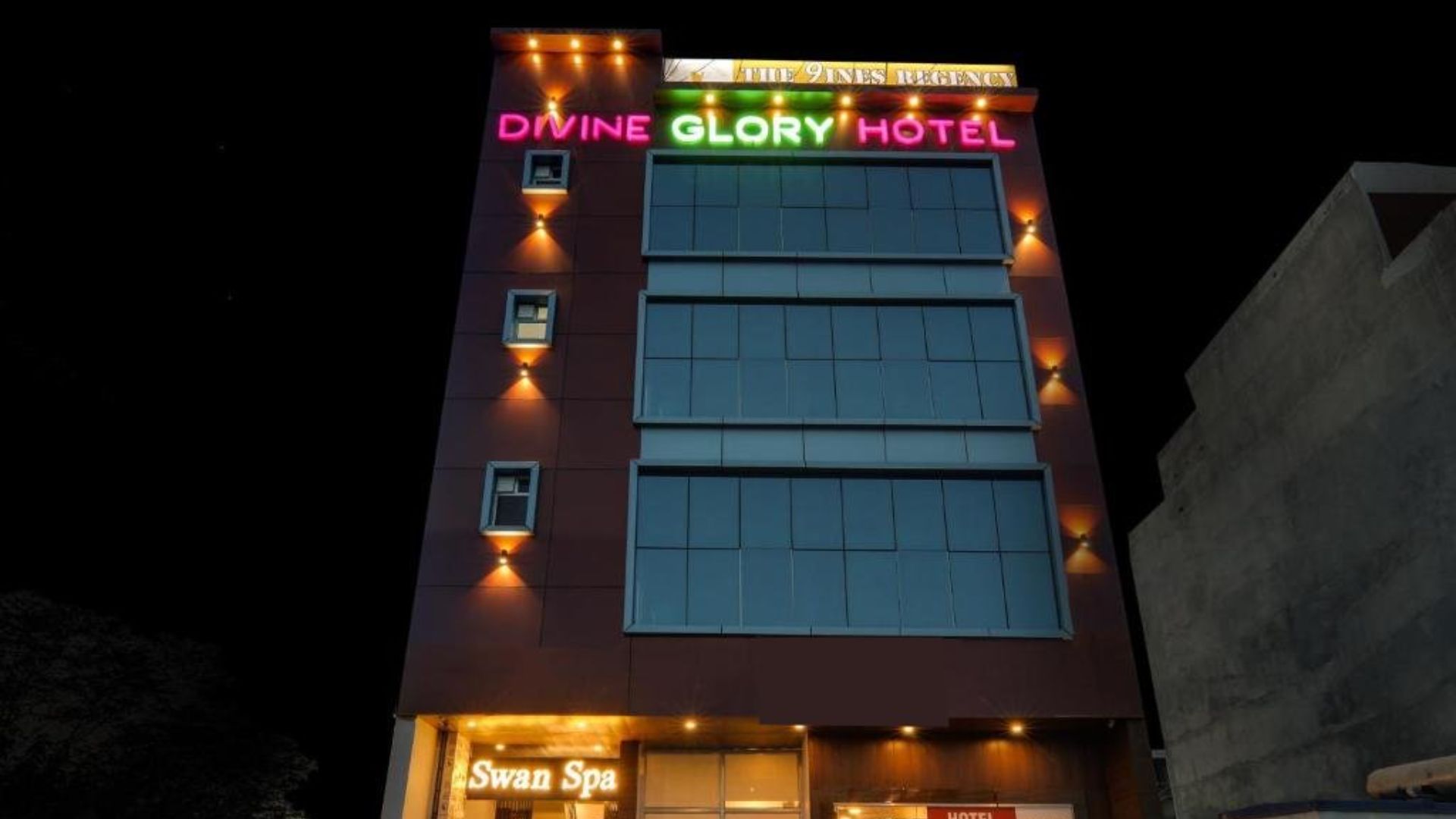 Hotel Divine Glory in Lucknow