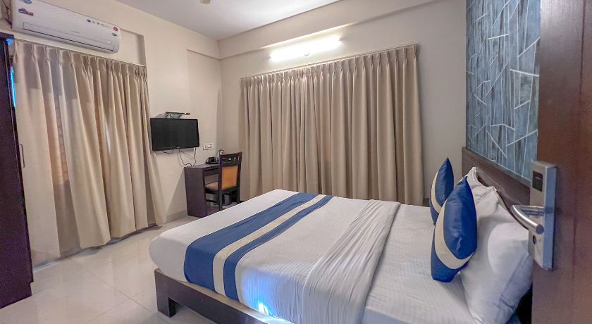 Willow Tree Business Hotel in Bangalore